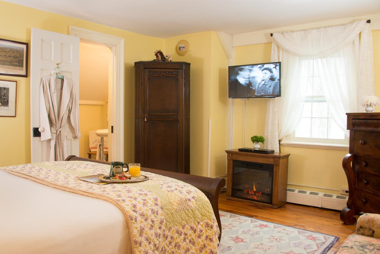 Caldwell House Bed And Breakfast Salisbury Mills Exterior photo